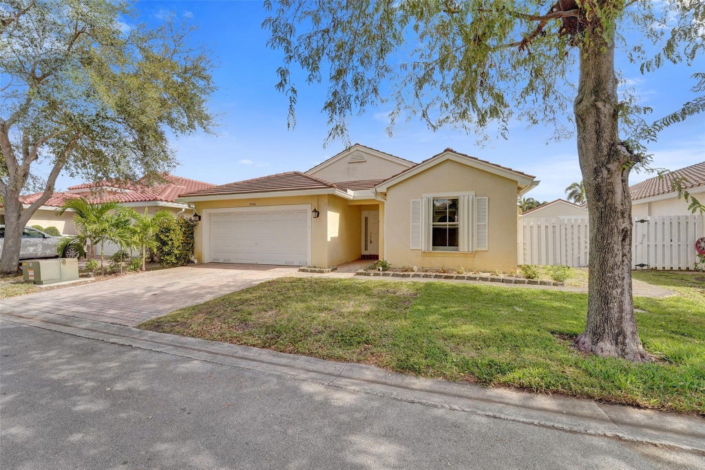 Photo of 4966 SW 33rd Terrace, Hollywood, FL 33312 (MLS # F10548235)