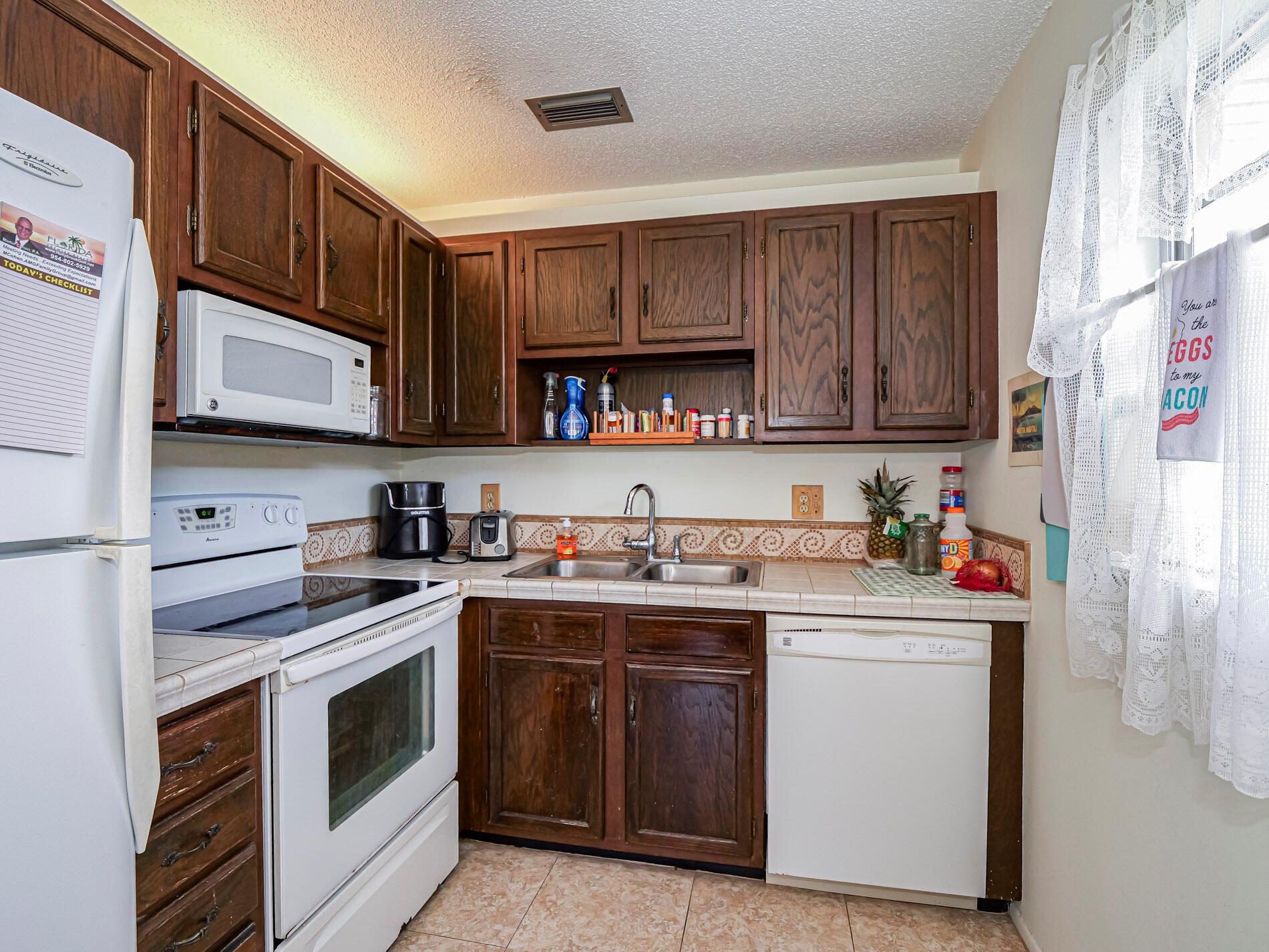 VISTA ROYALE - Residential