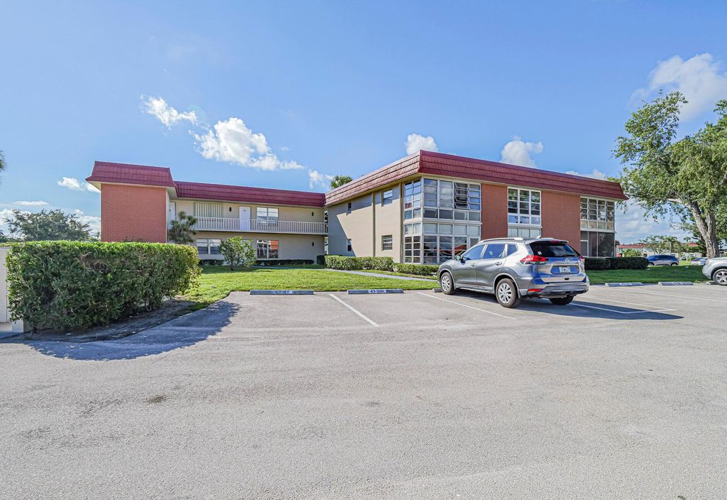 Photo of 43 Woodland Drive #205, Vero Beach, FL 32962 (MLS # R11127175)