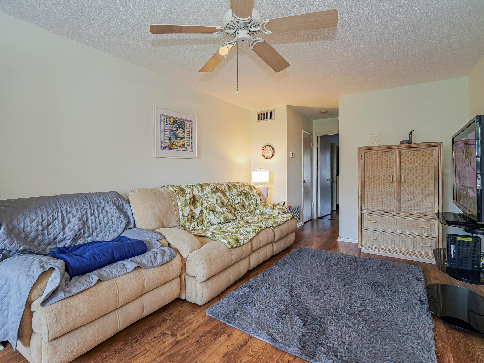 VISTA ROYALE - Residential