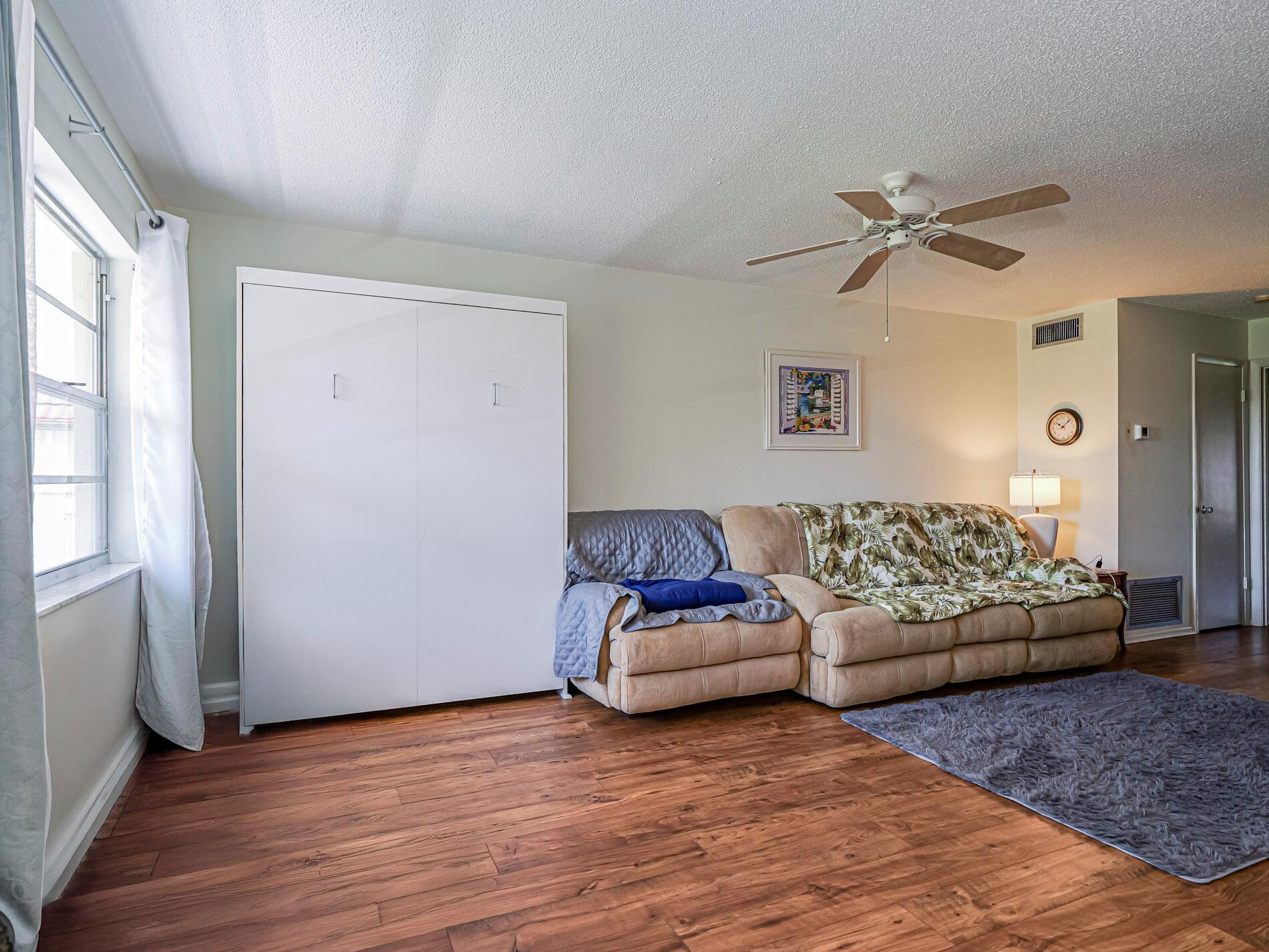 VISTA ROYALE - Residential