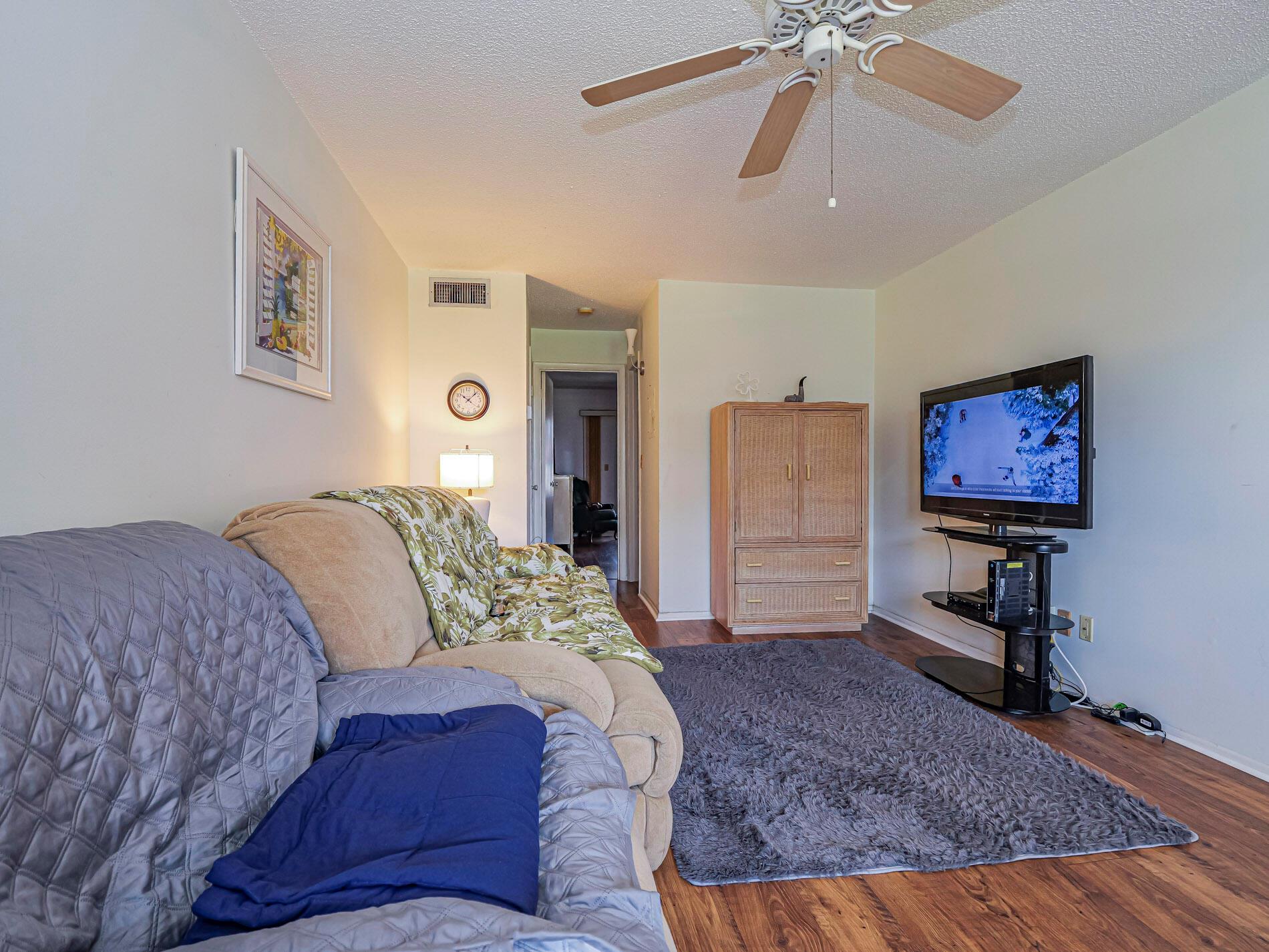 VISTA ROYALE - Residential