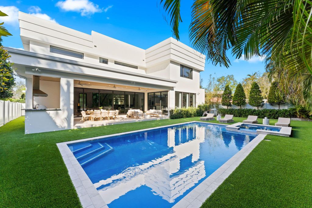 Photo of 1032 SE 12th Way, Fort Lauderdale, FL 33316 (MLS # B26005866)