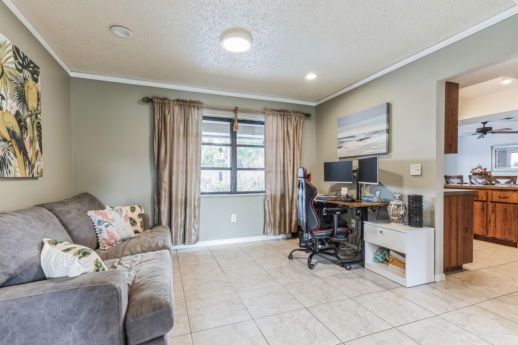 FLORIDA GARDENS 4 - Residential