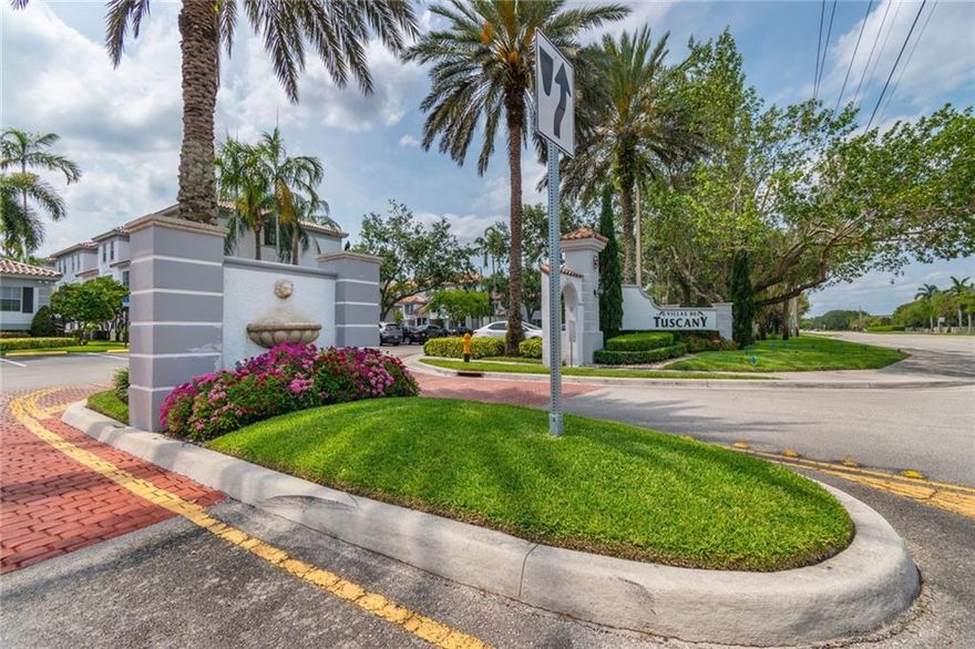 STOP LOOKING!!!  GREAT UNIT IN VILLAS DE TUSCANY. ONE CAR GARAGE. FRESHLY PAINTED AND BRAND NEW LUXURY VINYL WOOD FLOORS. OPEN FLOOR PLAN WITH 1 BIG BEDROOM + DEN WITH 1 FULLY RENOVATED BATH.  FULL SIZE WASHER AND DRYER. NEWER STAINLESS STEEL APPLIANCES AND NEUTRAL KITCHEN. SCREENED PATIO. CLOSE TO WESTON, SCHOOLS, 795 AND 595. BEST LOCATION !!!!