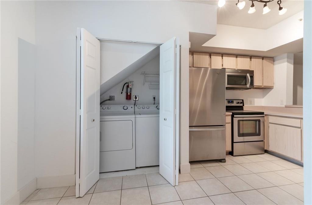 VILLAS DE TUSCANY CONDO - Residential Lease