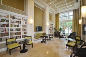 CITY PALMS CONDO - Residential Lease