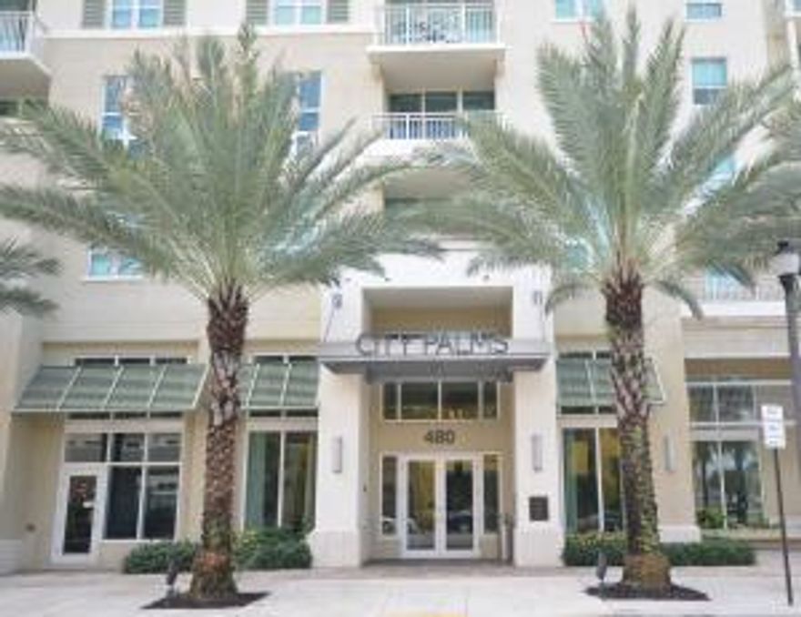 Turnkey 1 bedroom south facing unit conveniently located  near elevator and garage.  Available Annually or Seasonally