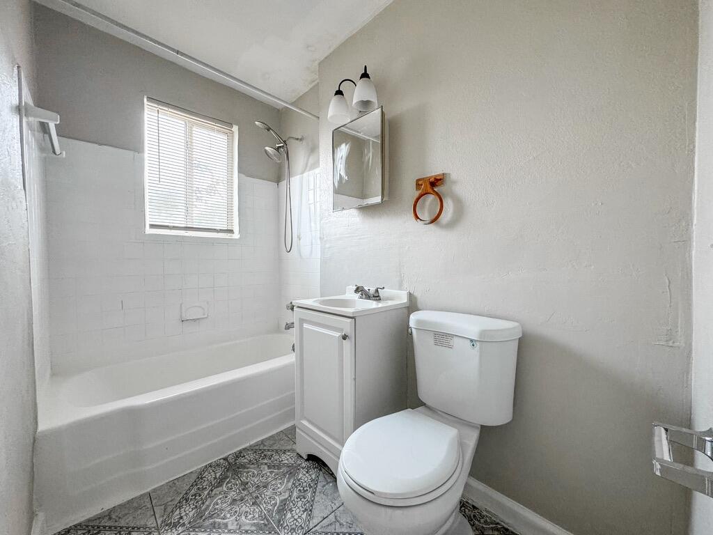 FRESHWATER ADD TO WPB - Residential Lease