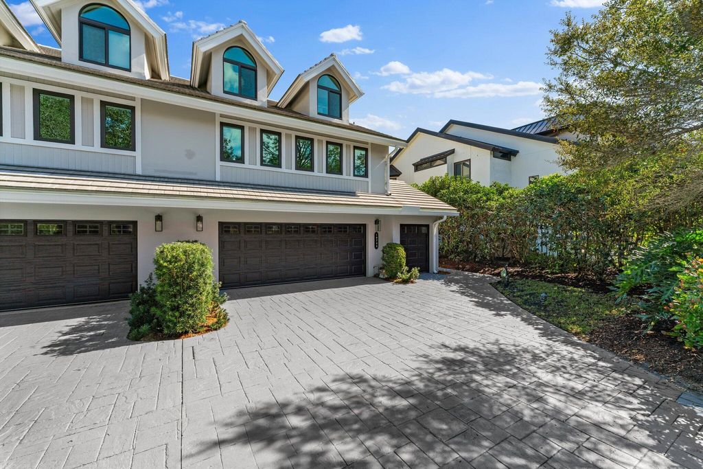 Photo of 18760 SE Pineneedle Lane, Jupiter, FL 33469 (MLS # R11160761)