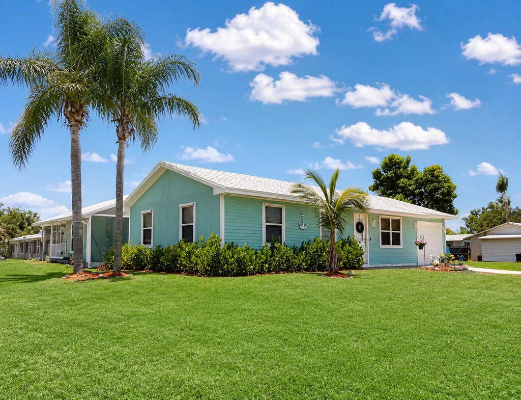 Photo of 4436 SE Becket Avenue, Stuart, FL 34997 (MLS # B26049936)