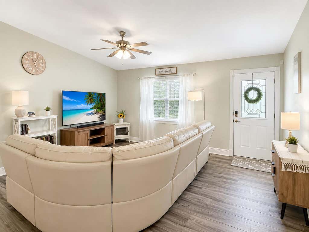 Photo of 4436 SE Becket Avenue, Stuart, FL 34997 (MLS # B26049936)