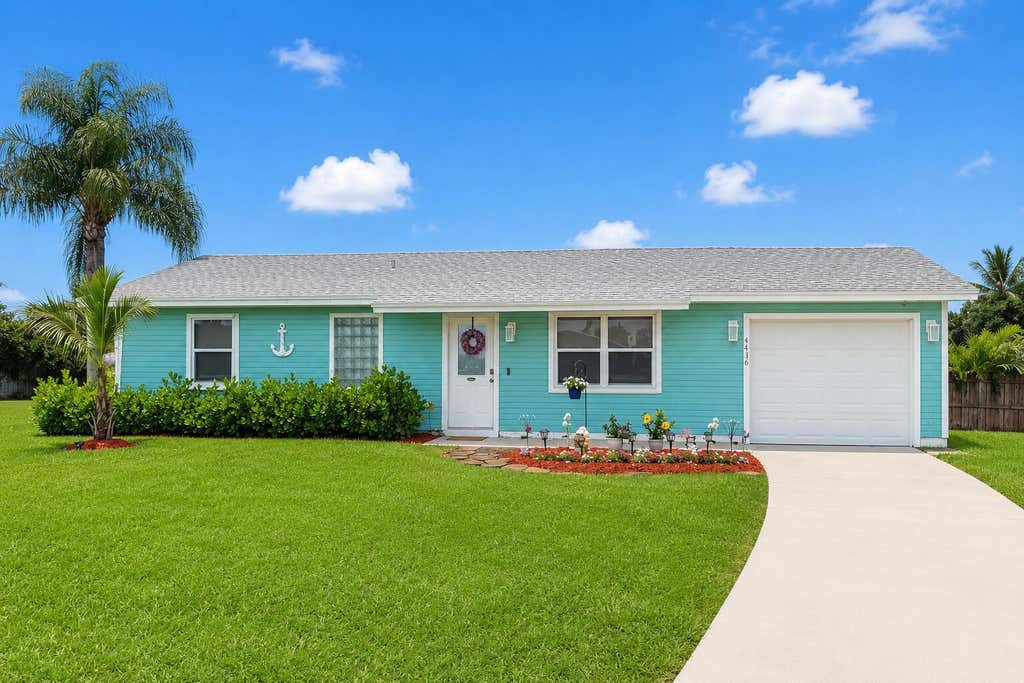 Photo of 4436 SE Becket Avenue, Stuart, FL 34997 (MLS # B26049936)