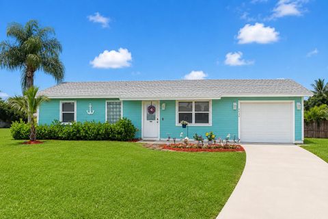 Photo of 4436 SE Beckett Avenue, Stuart, FL 34997 (MLS # B26049936)
