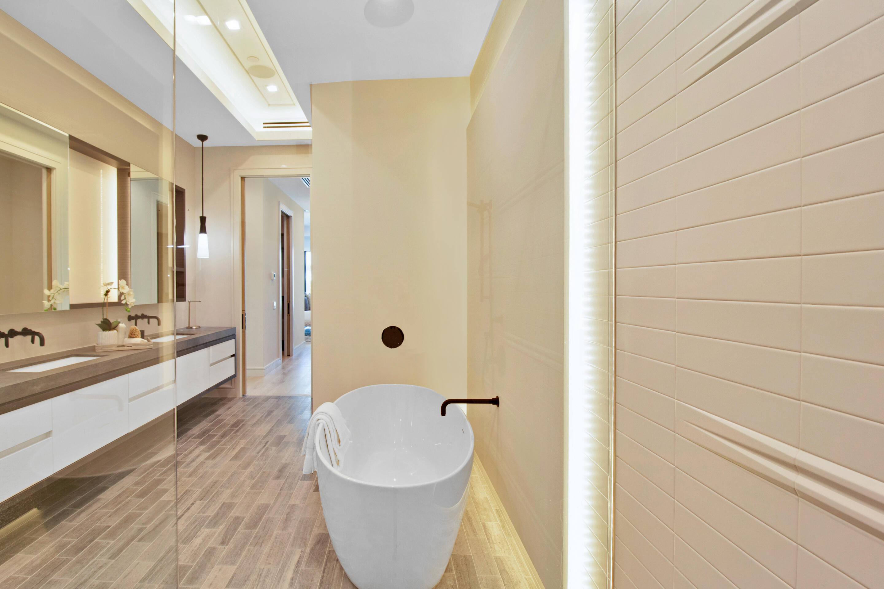 COVE 4 CONDO - Residential