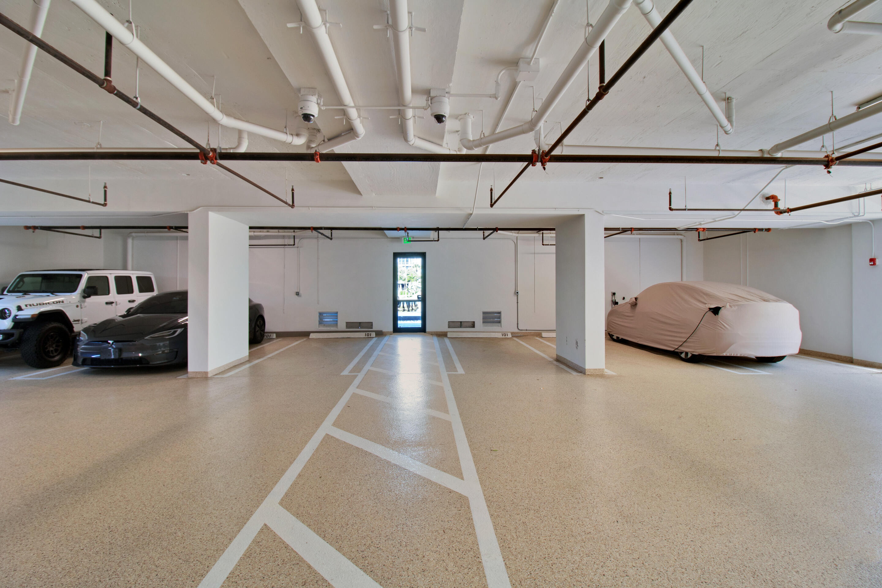 COVE 4 CONDO - Residential