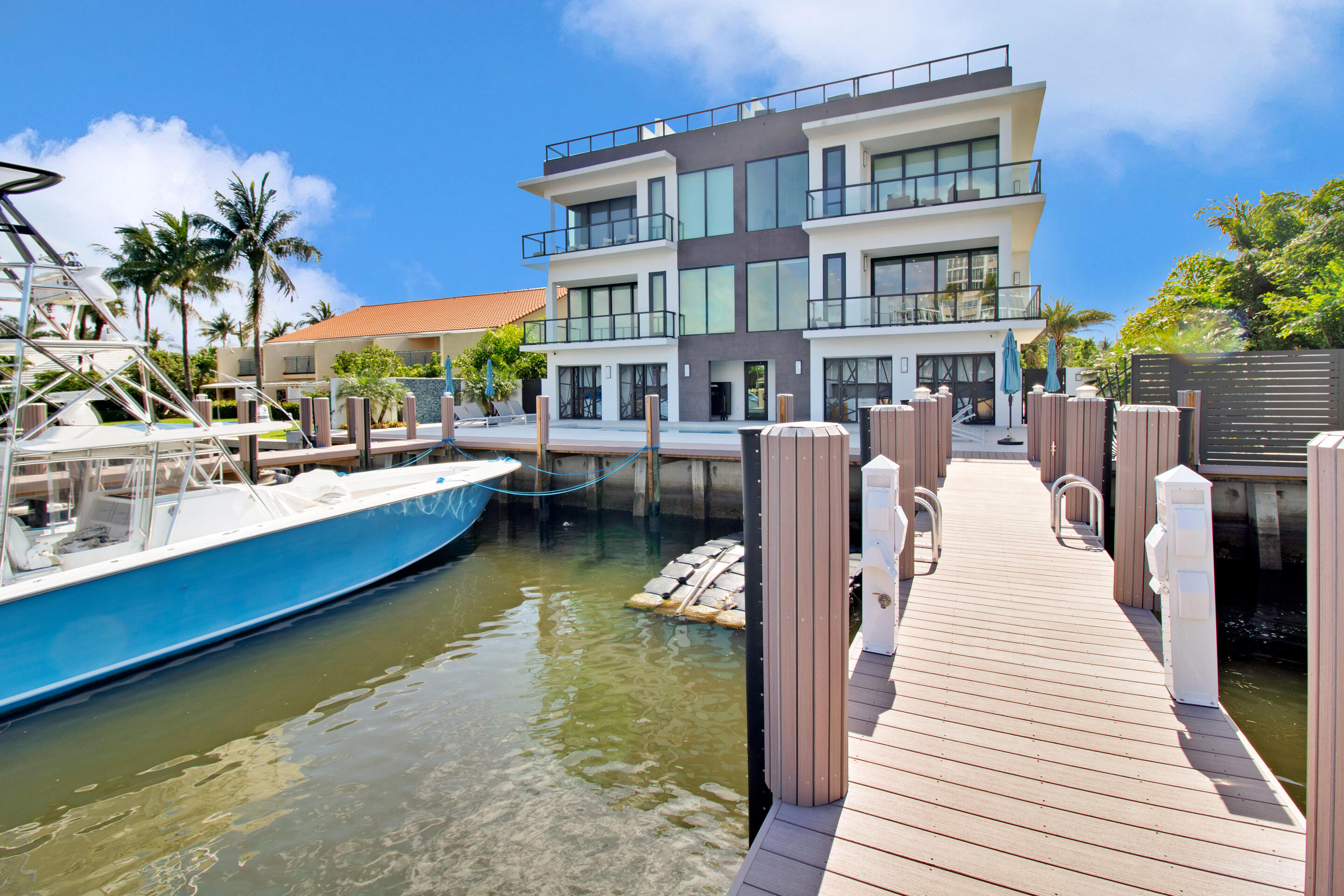 COVE 4 CONDO - Residential