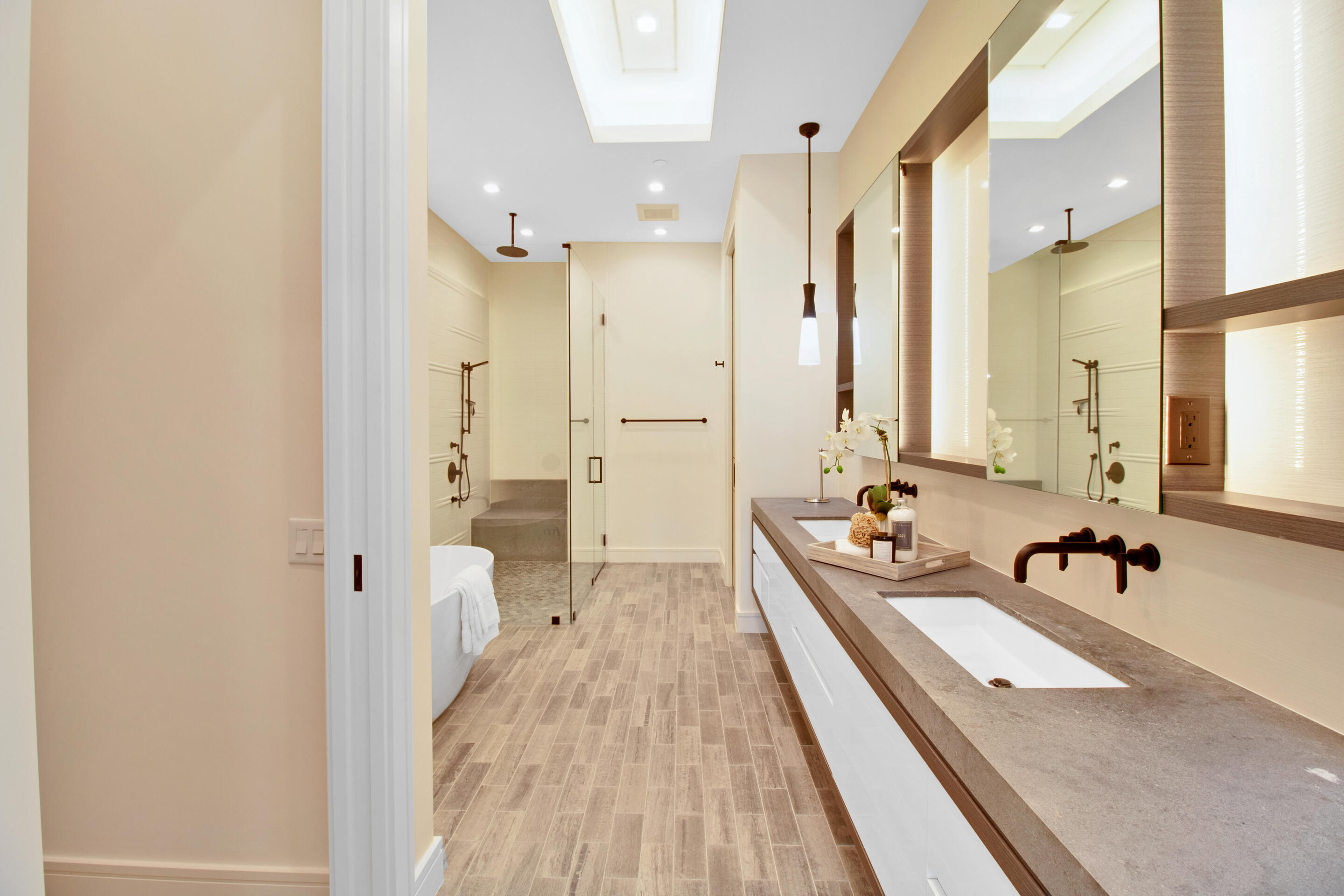 COVE 4 CONDO - Residential