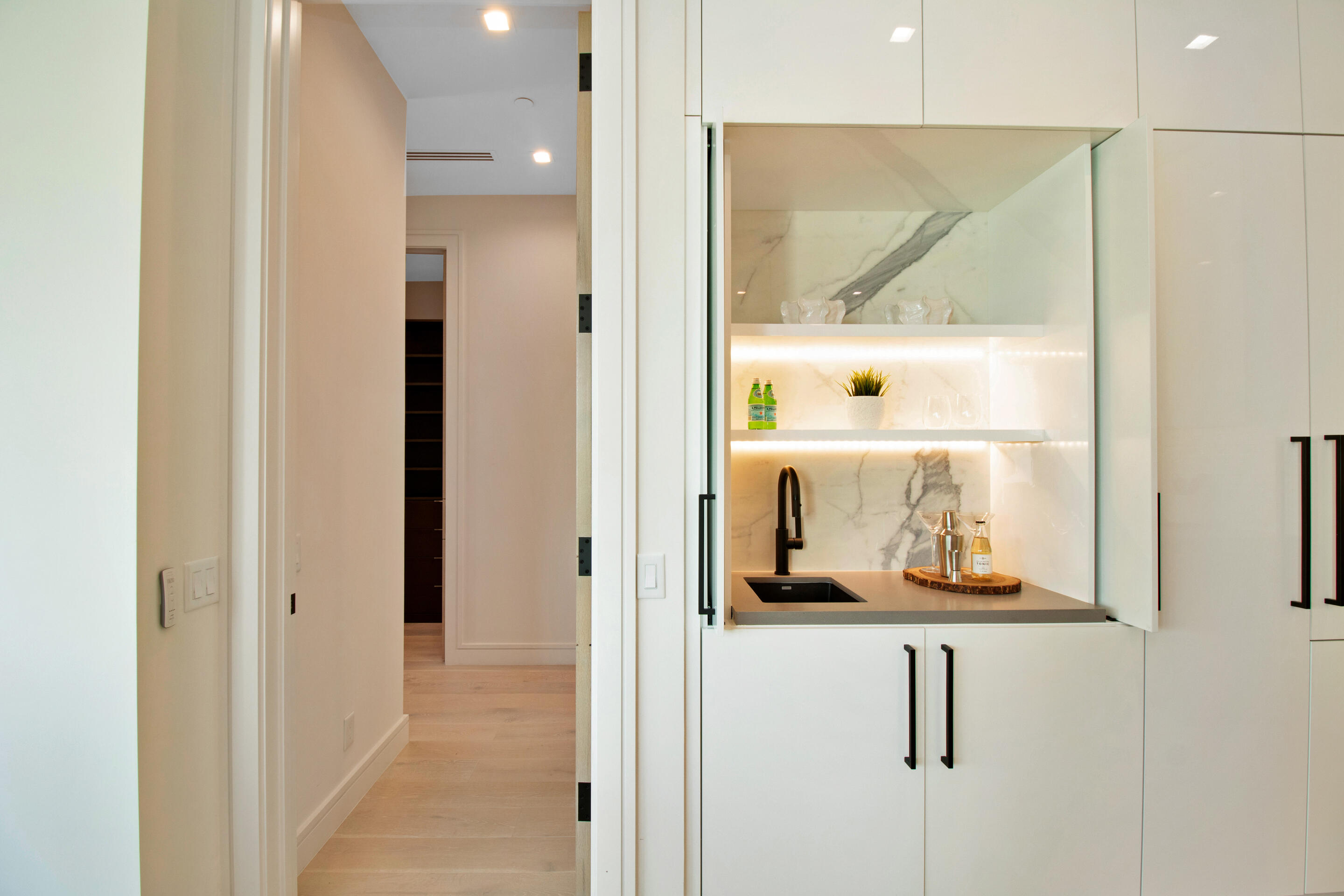 COVE 4 CONDO - Residential