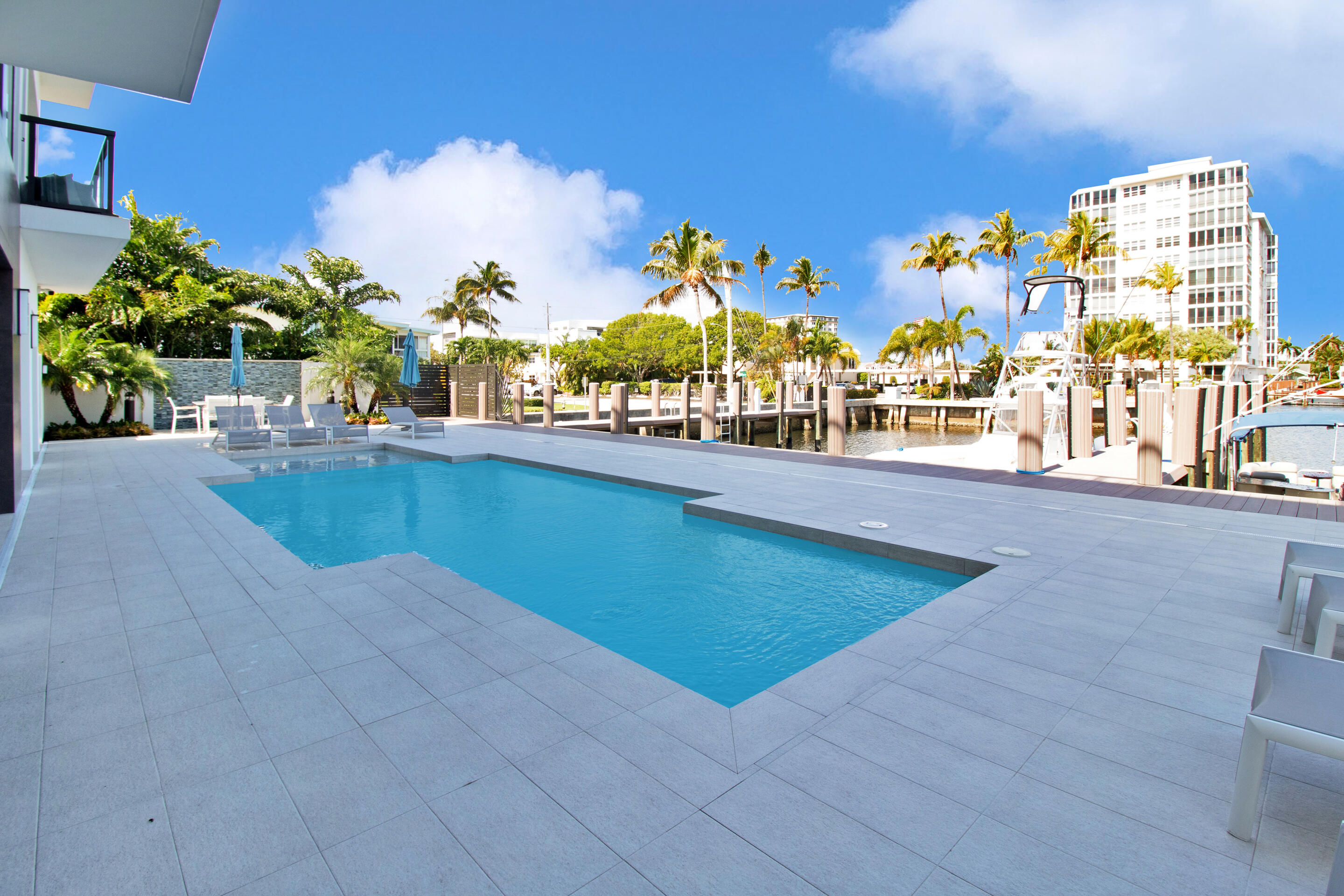 COVE 4 CONDO - Residential