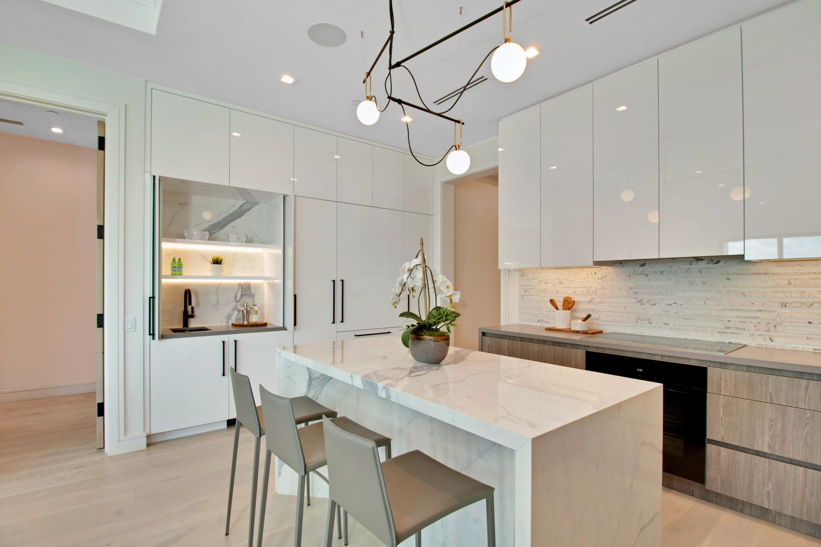 COVE 4 CONDO - Residential