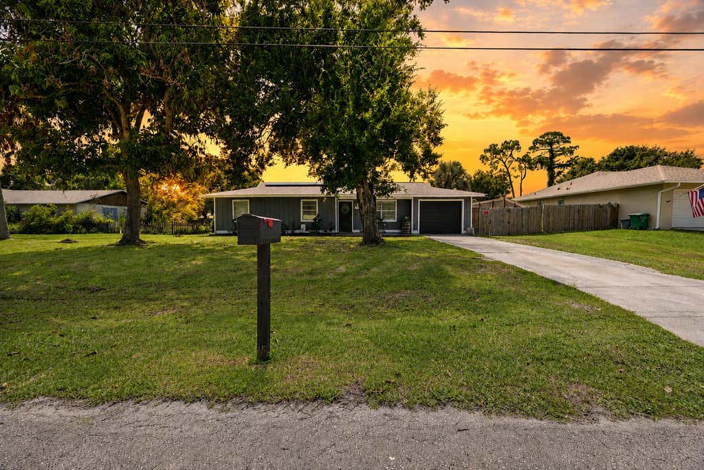 Photo of 4703 Myrtle Drive, Fort Pierce, FL 34982 (MLS # B26053968)