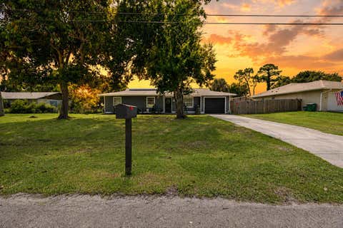 Photo of 4703 Myrtle Drive, Fort Pierce, FL 34982 (MLS # B26053968)