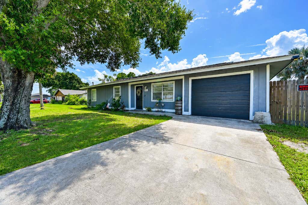 Photo of 4703 Myrtle Drive, Fort Pierce, FL 34982 (MLS # B26053968)