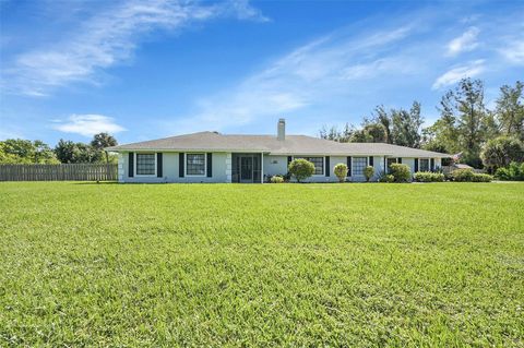 8606 Arrowhead Dr Lake Worth FL 33467