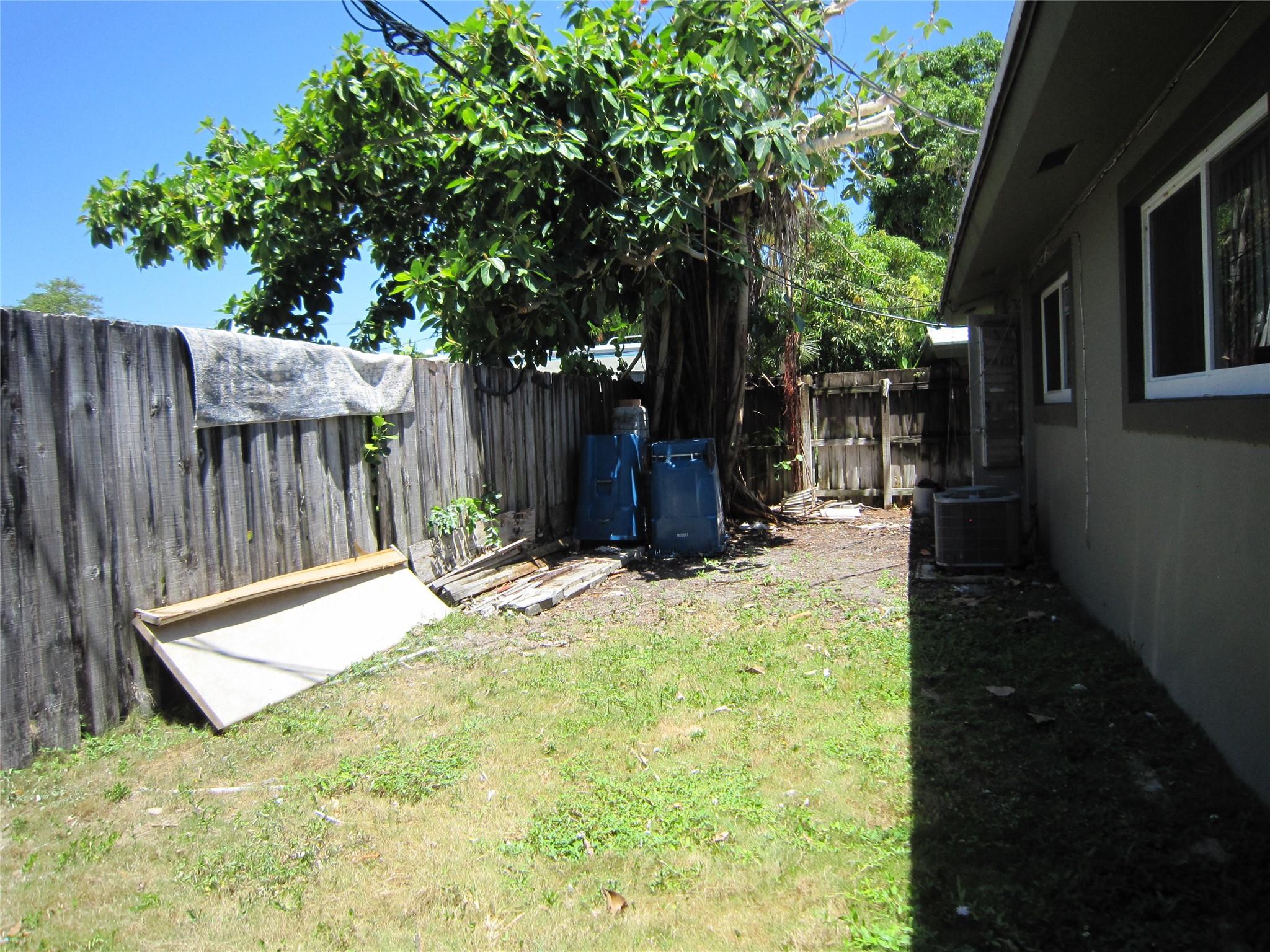 1129 NE 16th Ave