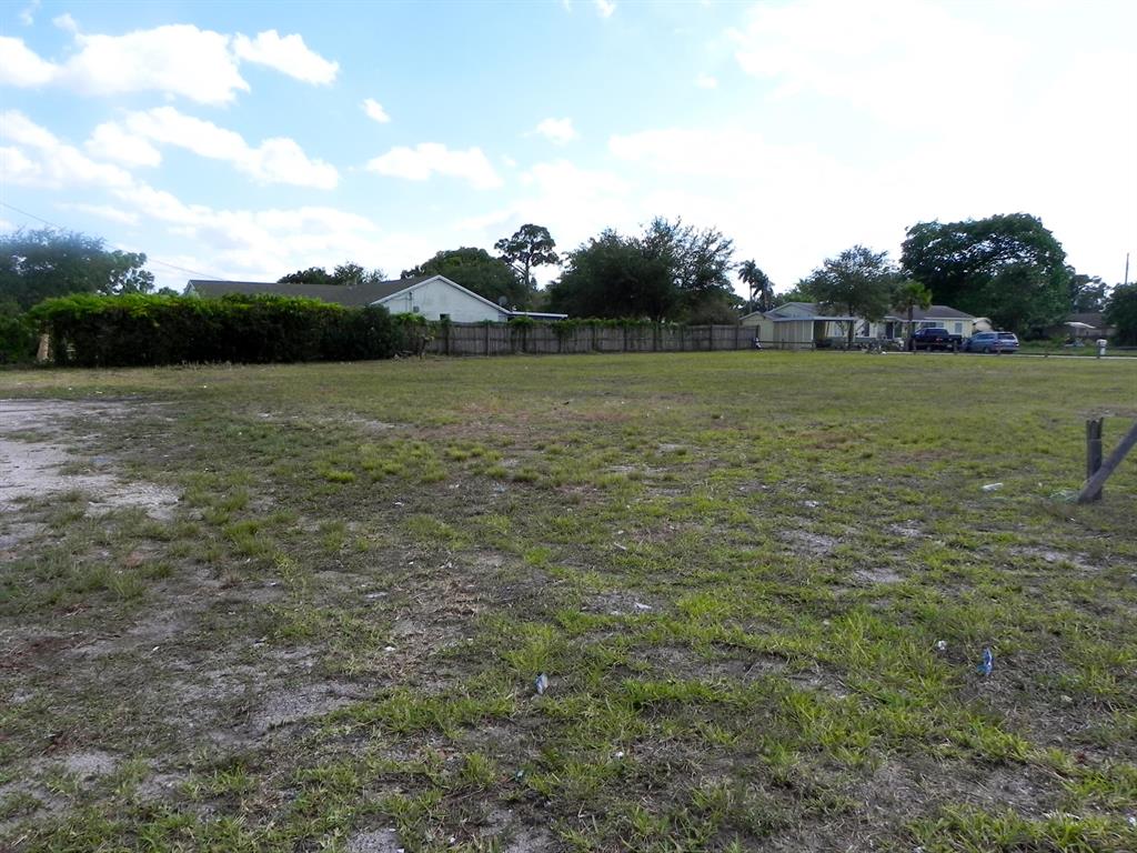 Vacant land, cleared and ready to go. Lake Worth Rd frontage. Zoned CG Corner lot with great exposure from east west traffic and easy access.**MOTIVATED SELLERS**