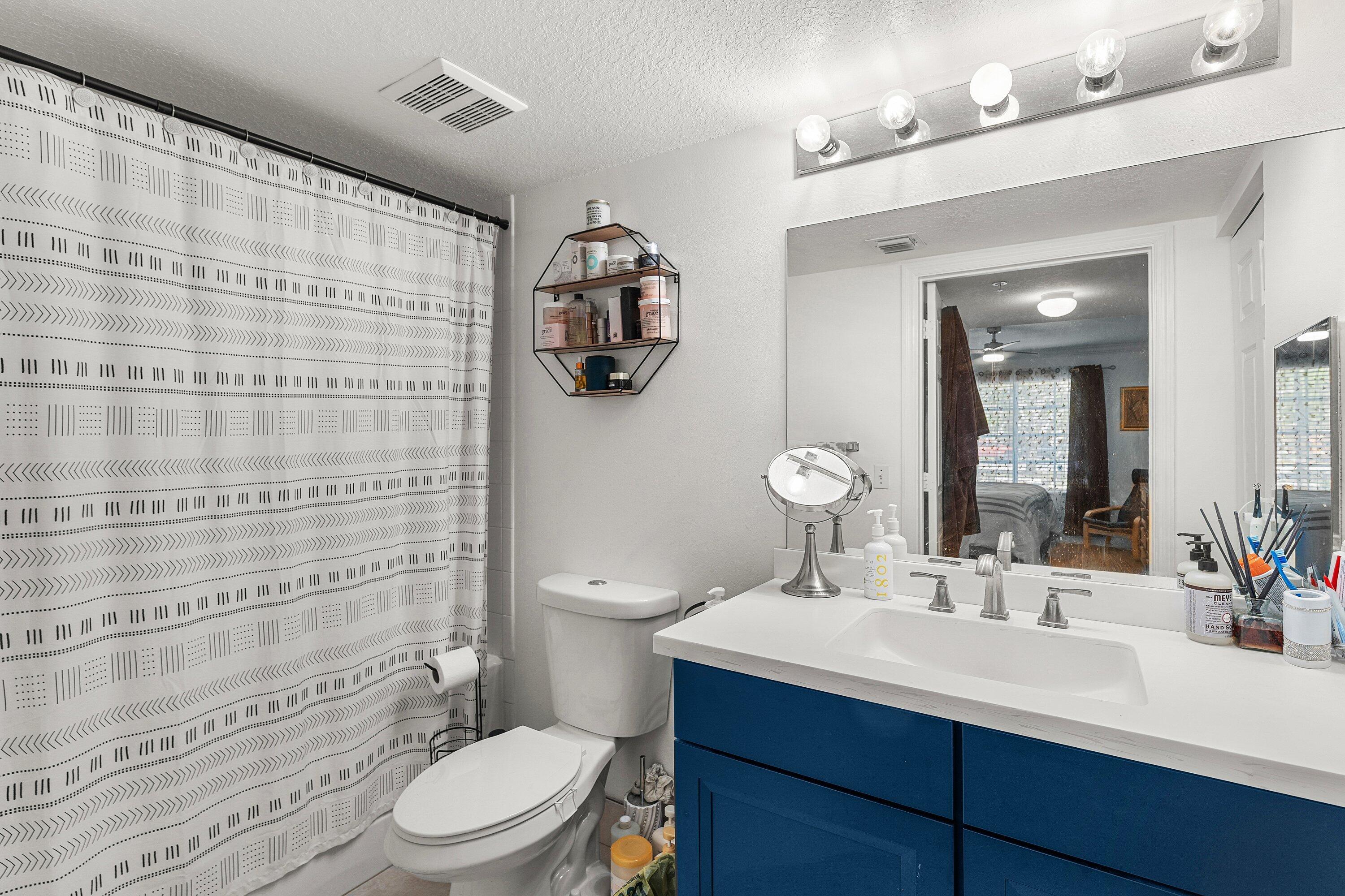 EMERALD ISLE AT LAGUNA LAKES CONDO - Residential