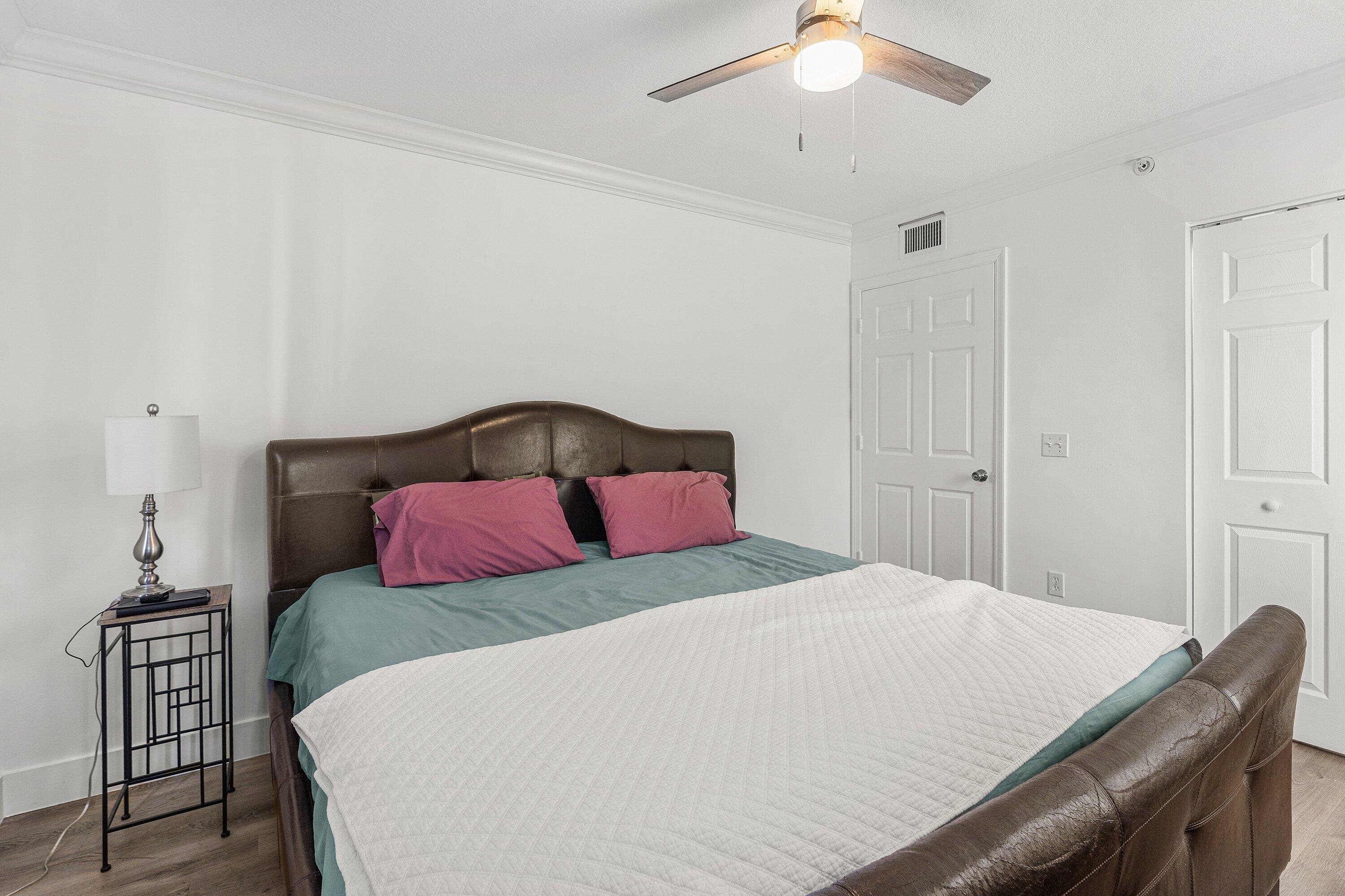 EMERALD ISLE AT LAGUNA LAKES CONDO - Residential