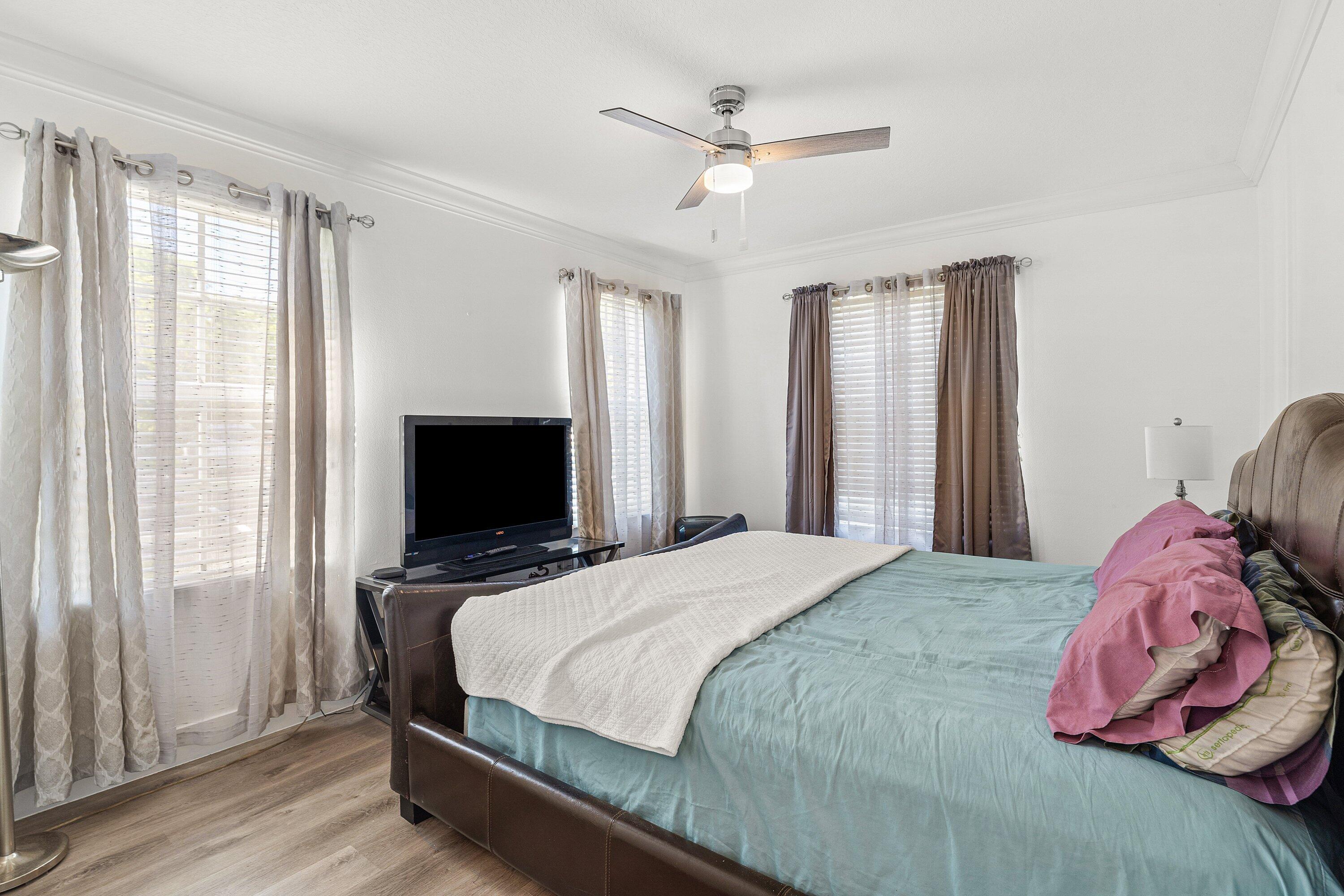 EMERALD ISLE AT LAGUNA LAKES CONDO - Residential