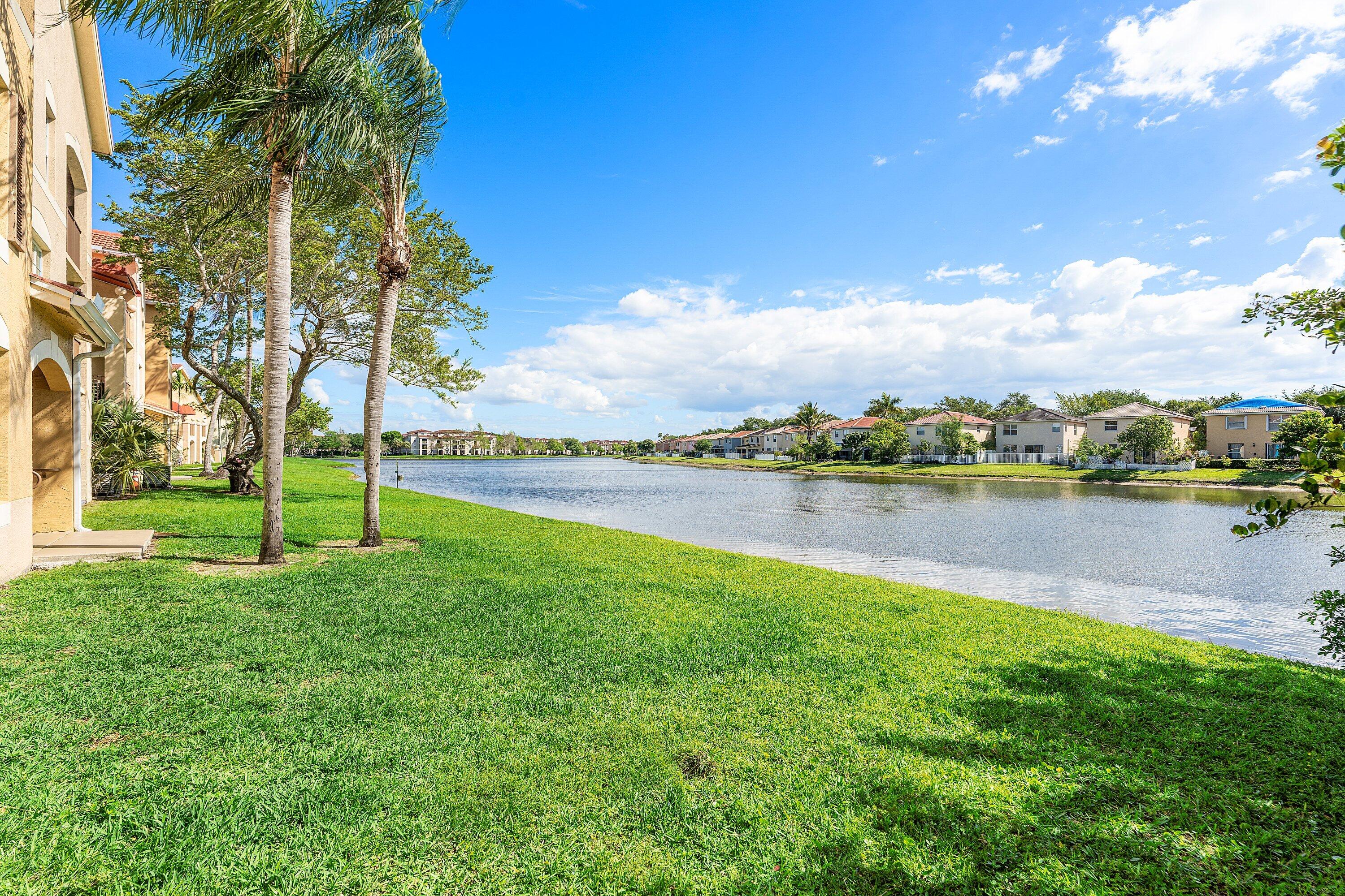 EMERALD ISLE AT LAGUNA LAKES CONDO - Residential