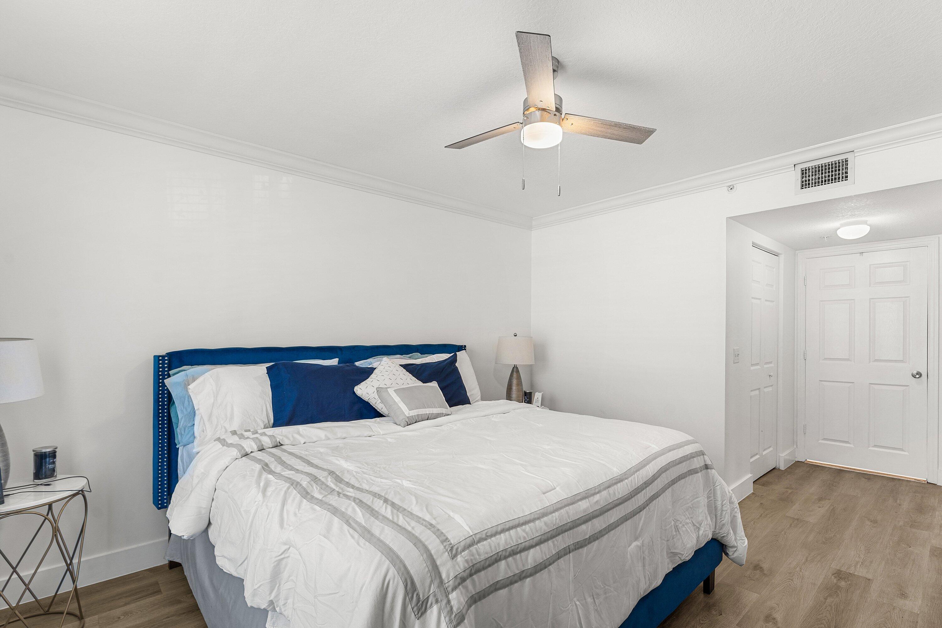 EMERALD ISLE AT LAGUNA LAKES CONDO - Residential