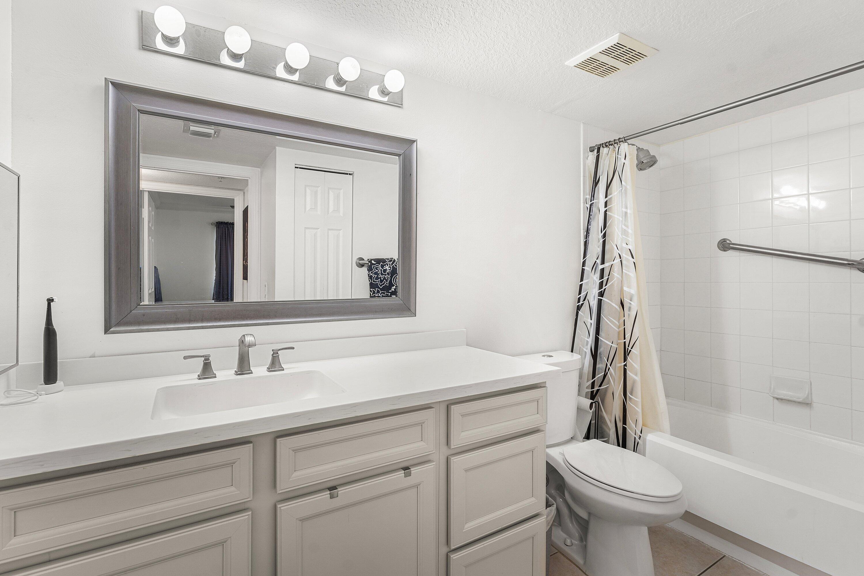 EMERALD ISLE AT LAGUNA LAKES CONDO - Residential