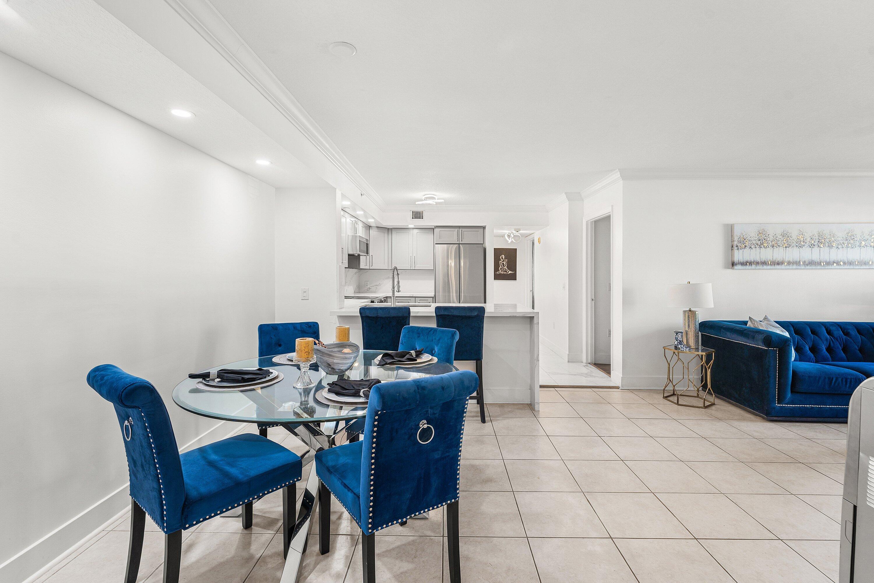 EMERALD ISLE AT LAGUNA LAKES CONDO - Residential