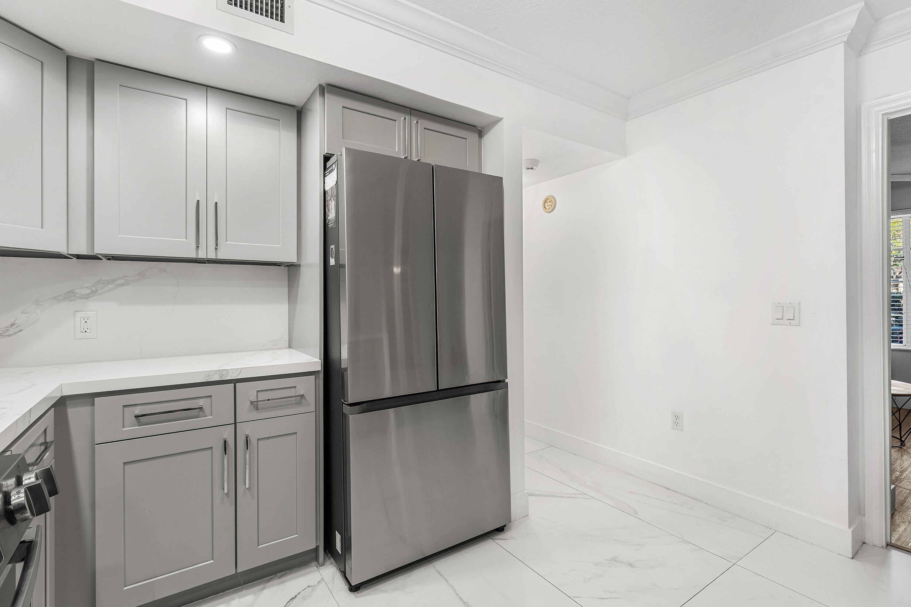 EMERALD ISLE AT LAGUNA LAKES CONDO - Residential