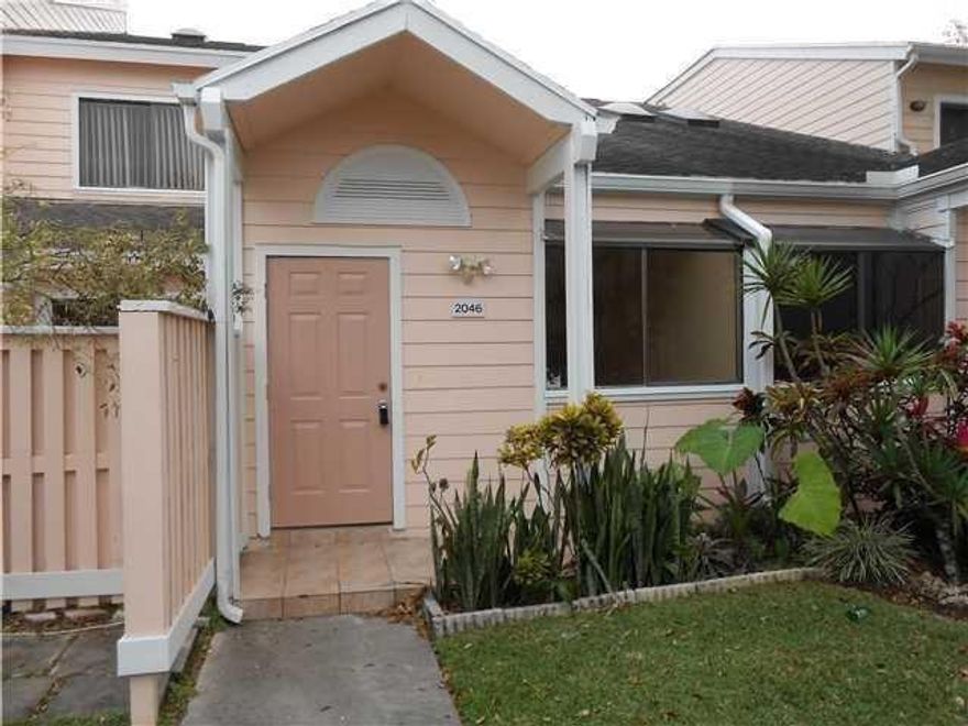 3/2 TOWNHOUSE IN THE POPULAR & QUIET COMMUNITY OF PLAYERS PLACE IN NORTH LAUDERDALE. COMMUNITY POOL, CLUB HOUSE, TENNIS COURTS AND MORE. READY TO MOVE IN. WASHER AND DRYER INSIDE THE UNIT.
ASSOCIATION APPROVAL TAKES ONE MONTH