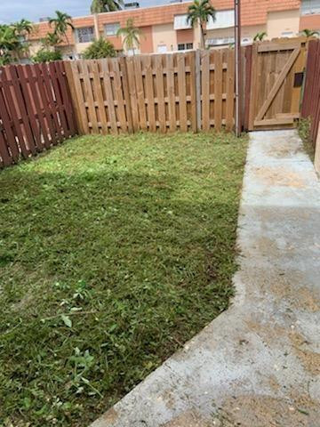 Palmas Twnhs Condo - Residential Lease