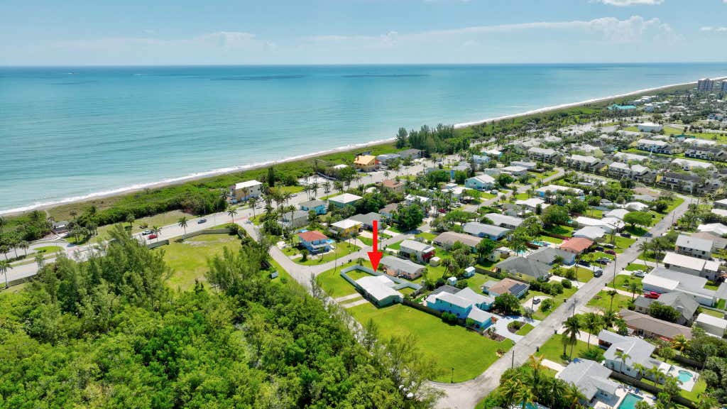 Photo of 1831 Crestview Drive, Fort Pierce, FL 34949 (MLS # R11076487)