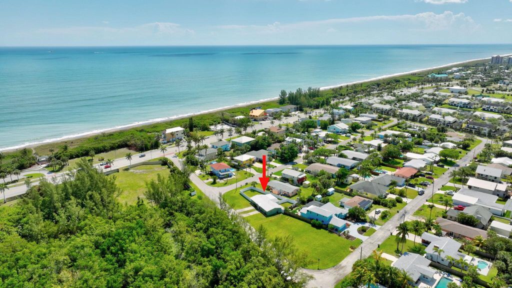 Photo of 1831 Crestview Drive, Fort Pierce, FL 34949 (MLS # R11076487)