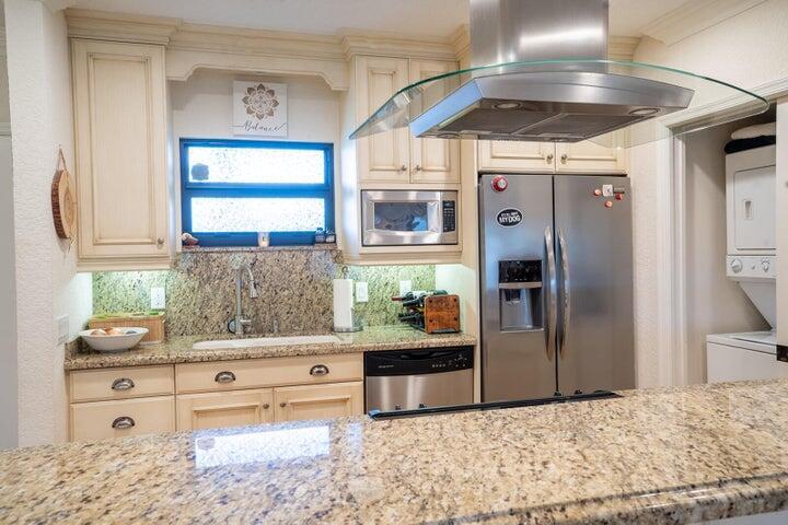 BAGATTELLE CONDO - Residential Lease