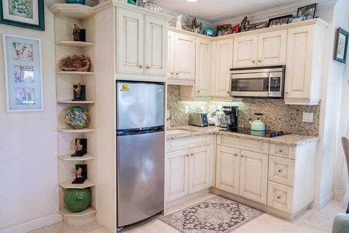 BAGATTELLE CONDO - Residential Lease