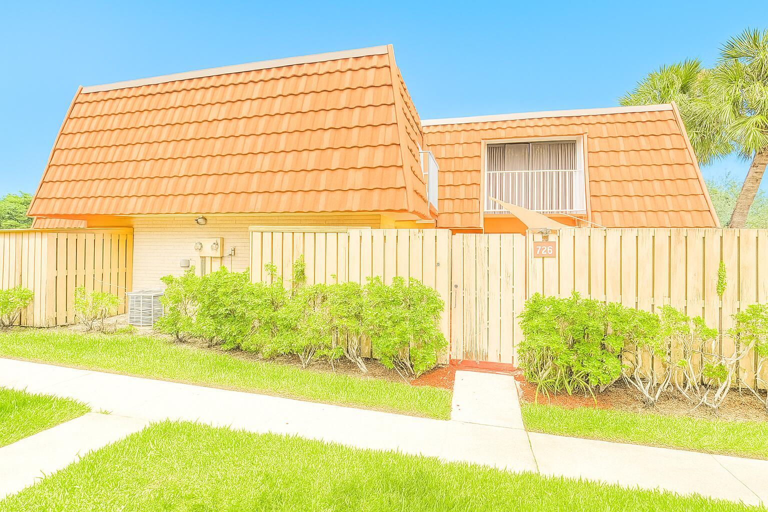 WATERSIDE LUXURY TOWNHOME - Residential Lease