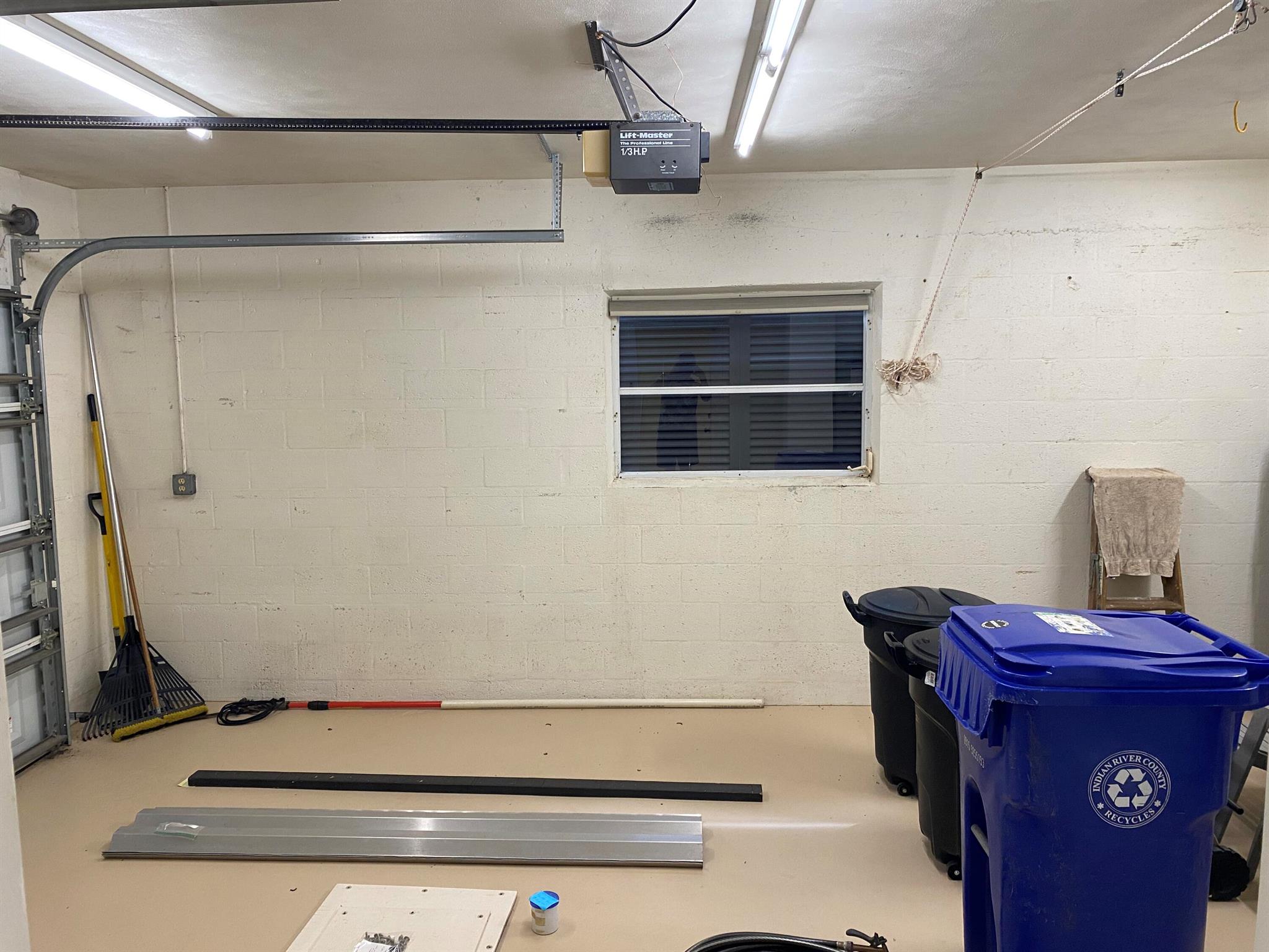 RIVER OAKS ESTATES UNIT 1 - Residential Lease