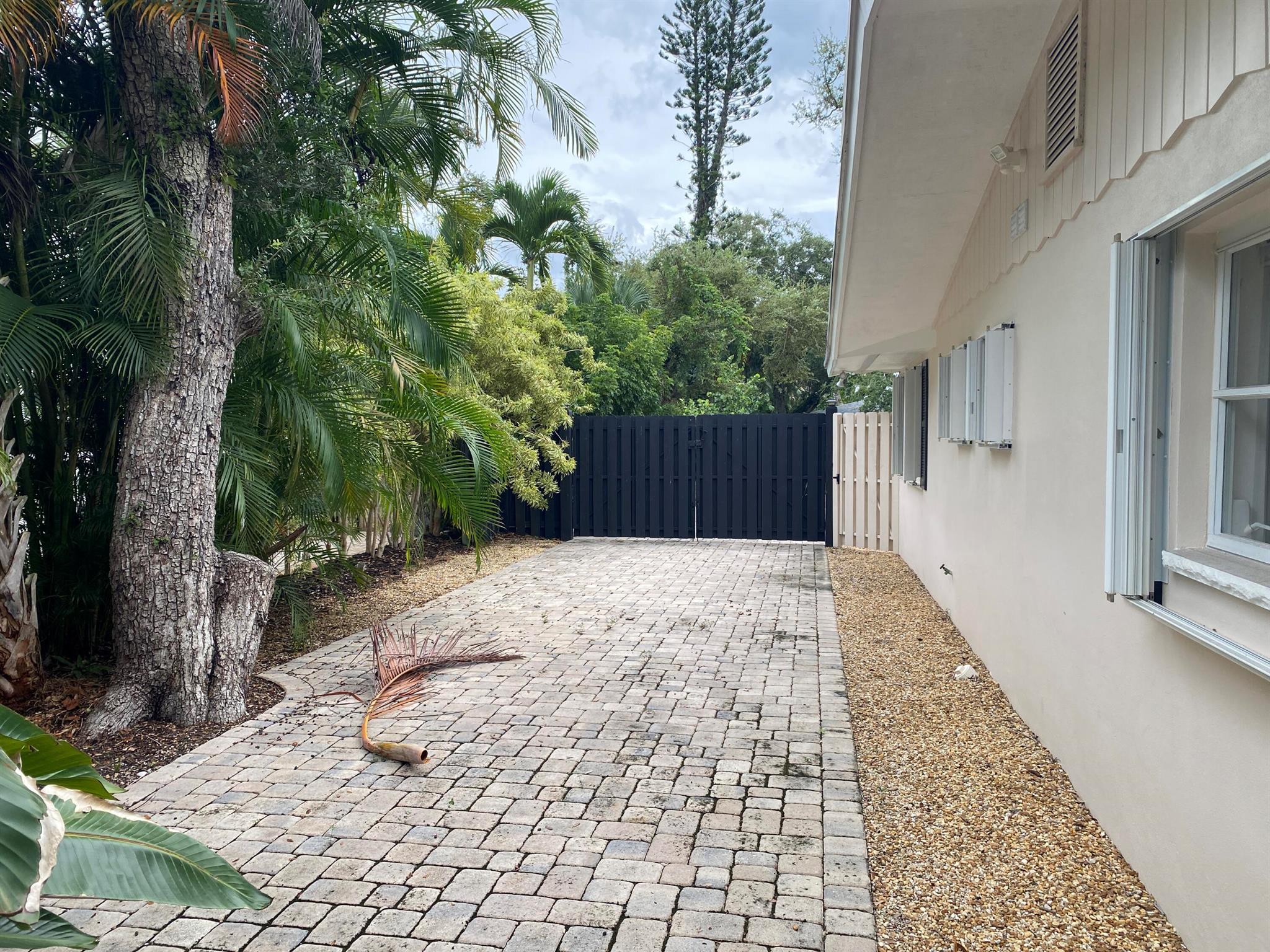 RIVER OAKS ESTATES UNIT 1 - Residential Lease