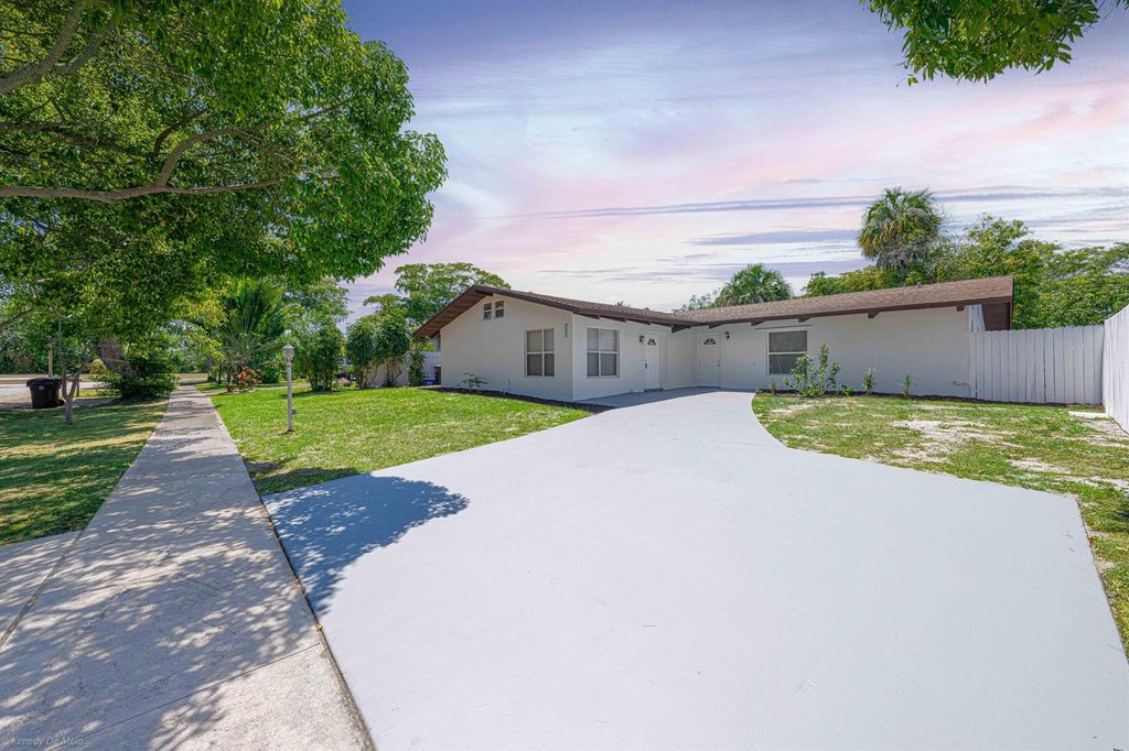 Photo of 507 Ontario Place, West Palm Beach, FL 33409 (MLS # R11082147)