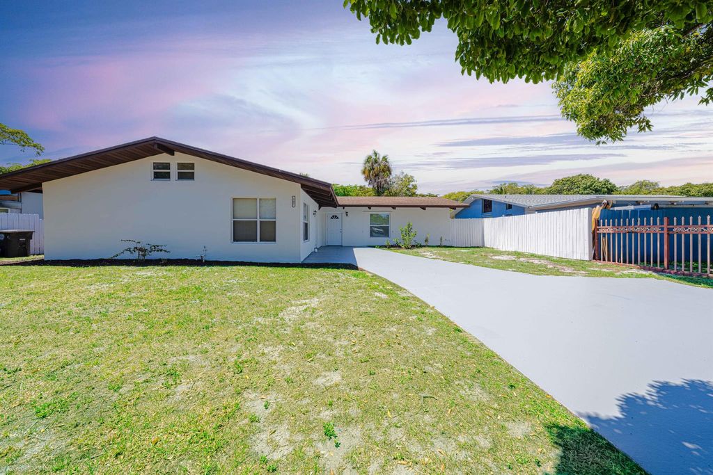 Photo of 507 Ontario Place, West Palm Beach, FL 33409 (MLS # R11082147)